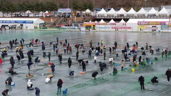 지난달 27일 개막 당시 화천산천어축제장 얼음낚시터 모습 [사진=김나연 기자]