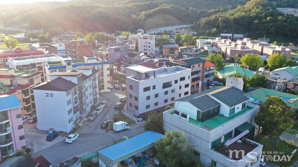 춘천시 동내면 학곡리 연립주택 등 주거 밀집지역. (사진=박지영 기자)