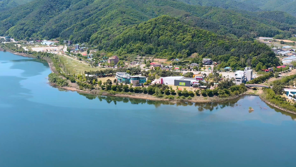 춘천 의암호 상공에서 바라본 서면 일대. 더불어민주당 춘천갑 허영 의원이 추진 중인 춘천호수국가정원이 지정되면 해당 지역 일대가 중심 역할을 할 가능성이 높아진다. (사진=MS투데이 DB)