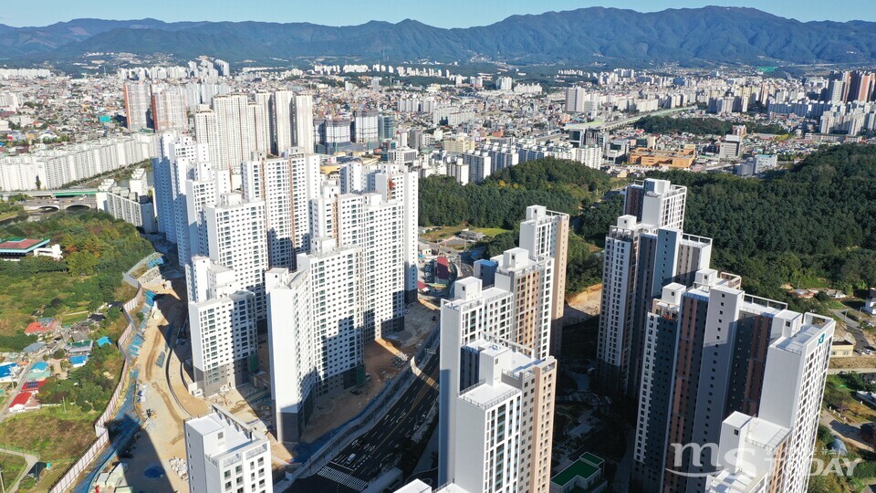 춘천의 한 신축아파트 단지 밀집지역. (사진=박지영 기자)