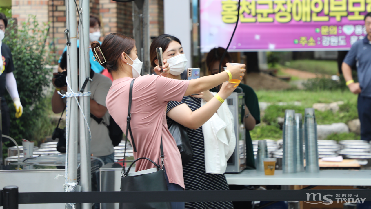 축제에서는 맥주 무료시음 뿐 아니라 다양한 행사가 펼쳐져 침체된 지역 경제에 활력을 불어 넣는다. (사진=박지영 기자)