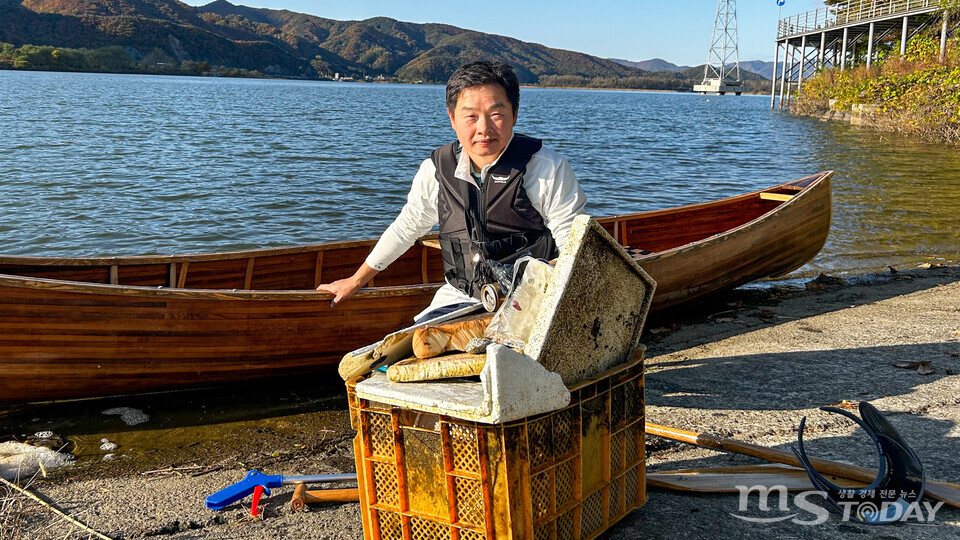 26일 송암동 카누 나루터에서 만난 이원도씨. (사진=서충식 기자)