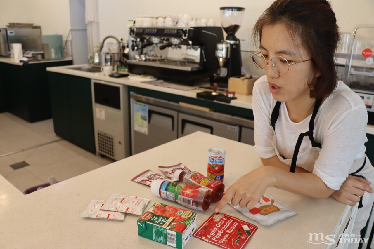 김미경 카페 주오 대표가 토마토 가공 식품에 대해 설명하고 있다. (사진=권소담 기자)