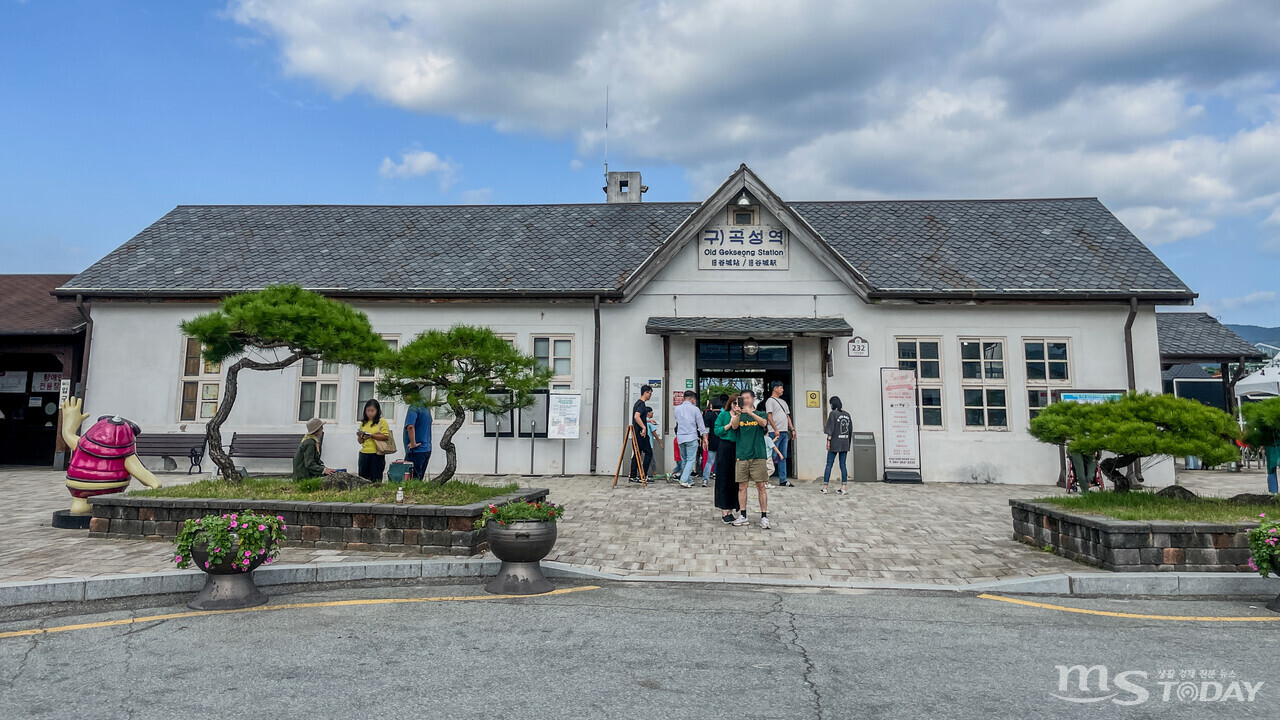 전라남도 곡성군에 위치한 섬진강기차마을은 폐선된 옛 곡성역을 관광자원으로 활용하고 있다. (사진=이정욱 기자)