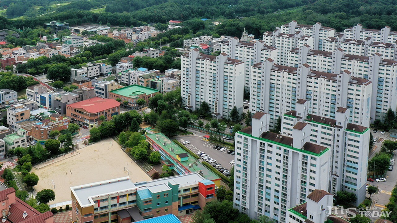 지역 내부 수요가 적극적으로 아파트를 사들이면서, 춘천지역 아파트 가격이 11주 연속 오름세를 보였다. (사진=박지영 기자)