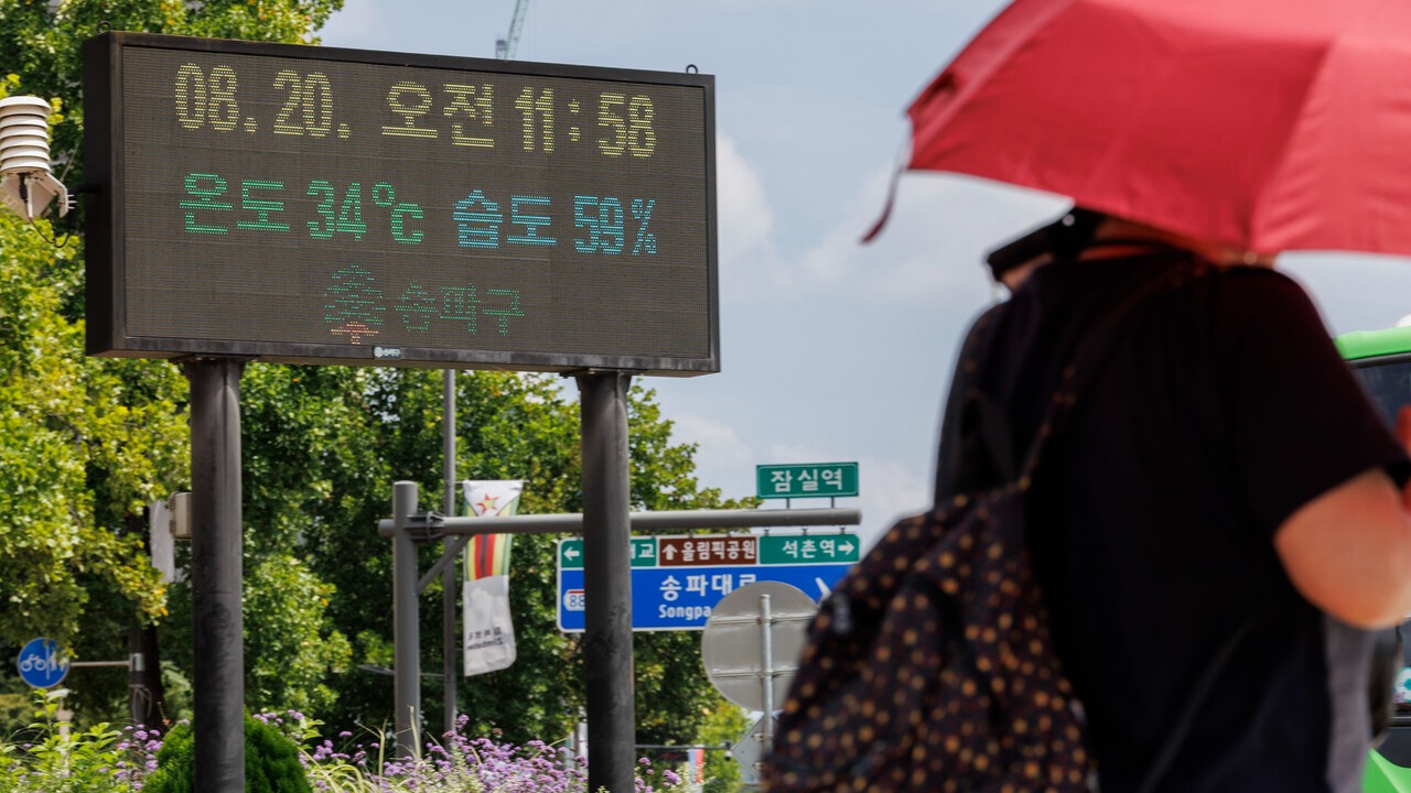 올여름 더위는 8월 하순에 접어들었지만, 서울 지역에 사상 처음으로 '한 달 연속 열대야'를 기록할 만큼 기세가 꺾이지 않고 있다. (사진=연합뉴스)