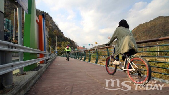 강촌 활성화를 목표로 하는 춘천시가 지역특화재생사업 공모에 앞서 주민 공청회를 갖는다. 사진은 강촌 자전거 코스 모습. (사진=한국관광공사) 